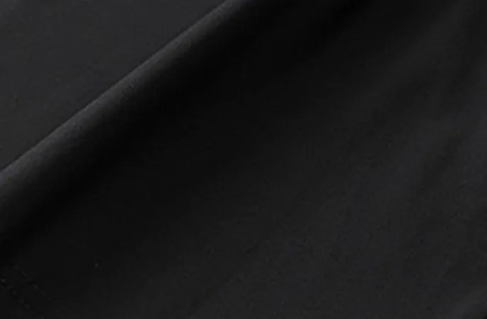 P170 Stone Island quick-drying ice silk sports and casual shorts. Recommended for high order! The material of these shorts is soft, keeping you cool and comfortable even on hot summer days. The fabric is lightweight, durable and super silky! Super elastic! It’s really super good-looking and easy to wear! The styles and colors are very rich, whether you are going to the mountains or the sea or on the streets of the city, they can meet your dressing needs ~ the king of outdoor versatility. Let you do whatever you want! Color: Black. Gray. Size: S-XL